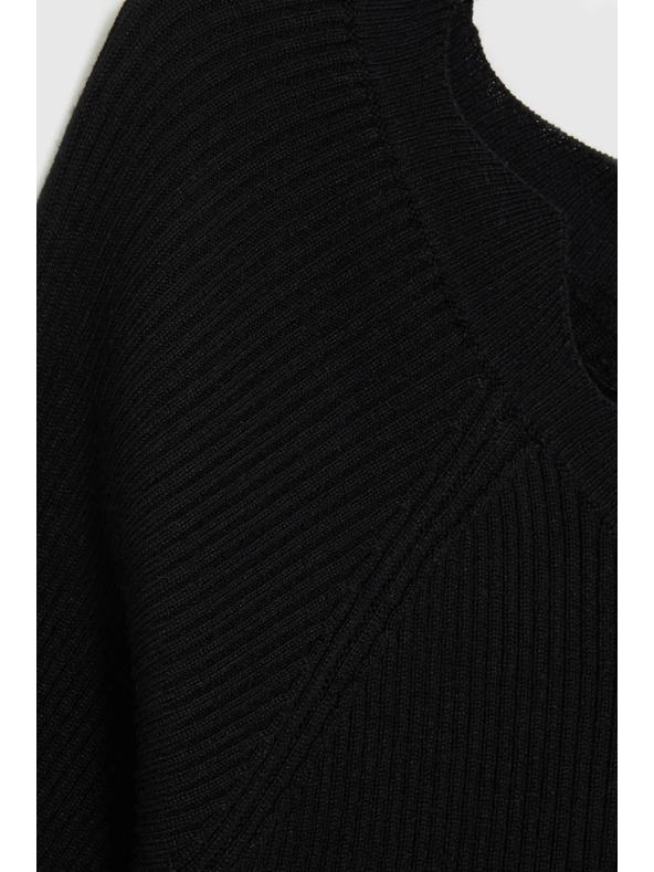 Moodo Karcsúsított fekete pulóver Moodo