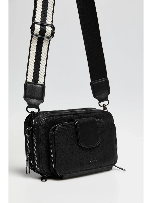 Moodo Fekete táska széles pánttal Moodo