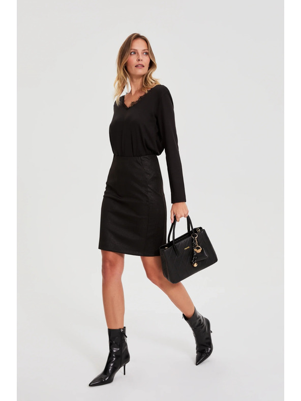 Moodo Fekete táska medállal Moodo