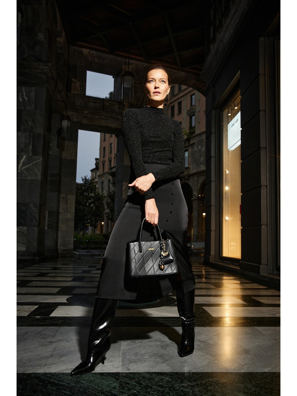 Moodo Fekete táska medállal Moodo