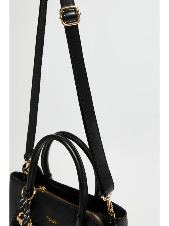 Moodo Fekete táska medállal Moodo