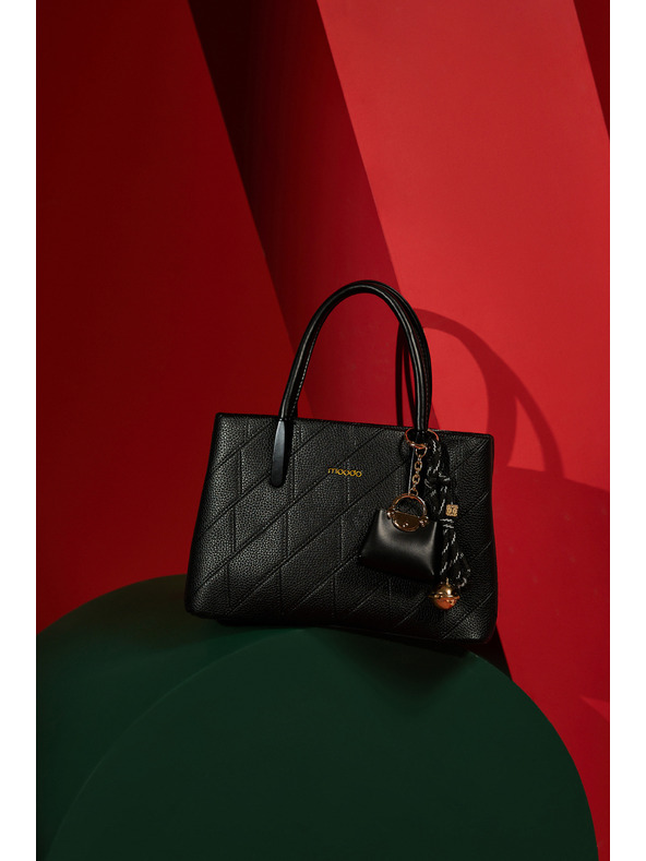 Moodo Fekete táska medállal Moodo