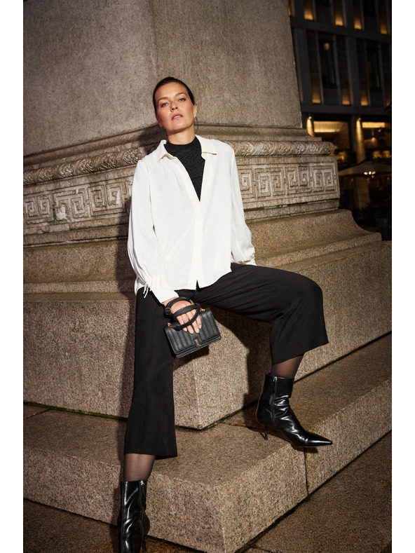 Moodo Kis fekete táska hosszú fülekkel Moodo