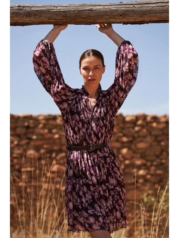 Moodo Pliszírozott ruha övvel, barna Moodo