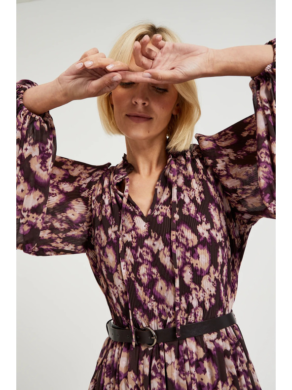 Moodo Pliszírozott ruha övvel, barna Moodo