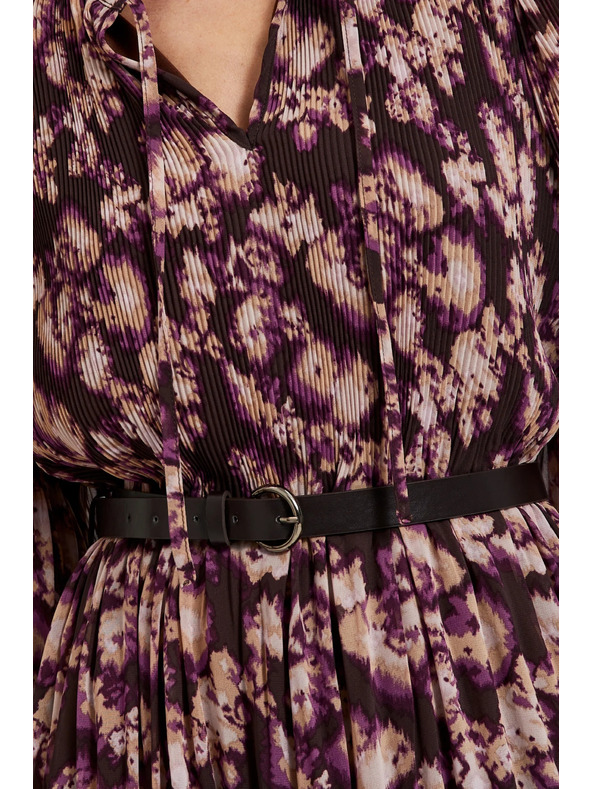 Moodo Pliszírozott ruha övvel, barna Moodo