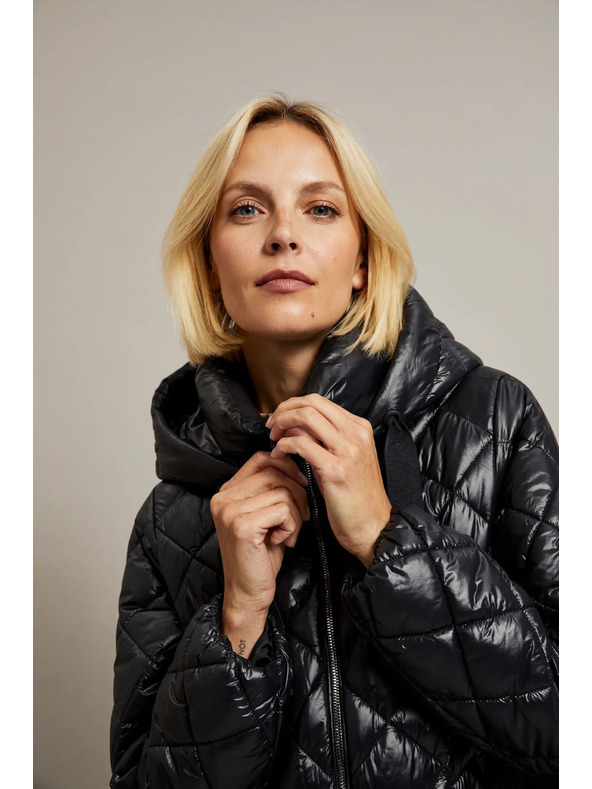 Moodo Rövid steppelt dzseki kapucnival, fekete Moodo