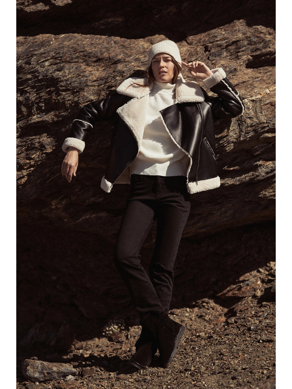 Moodo Fekete dzseki szőrmés gallérral Moodo