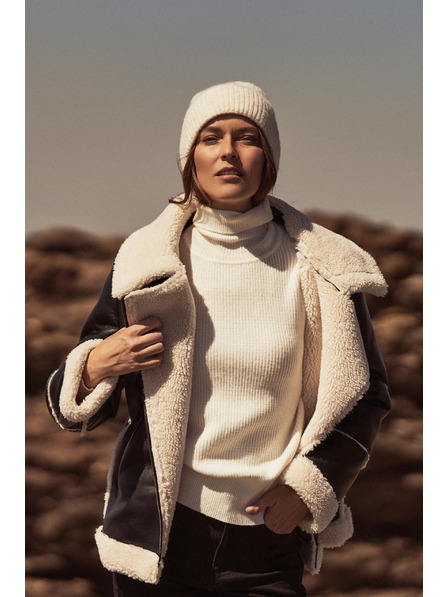 Moodo Fekete dzseki szőrmés gallérral Moodo