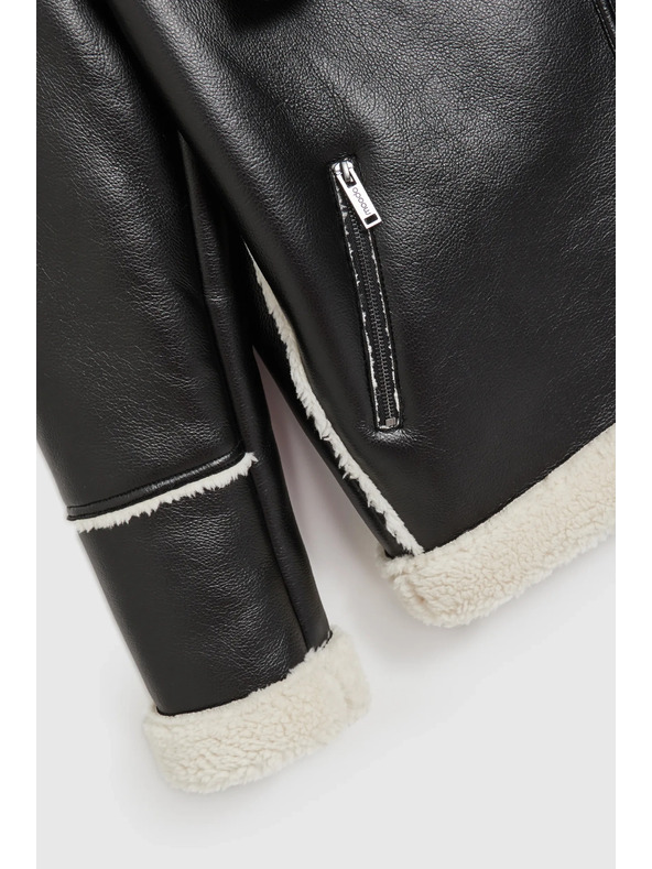 Moodo Fekete dzseki szőrmés gallérral Moodo