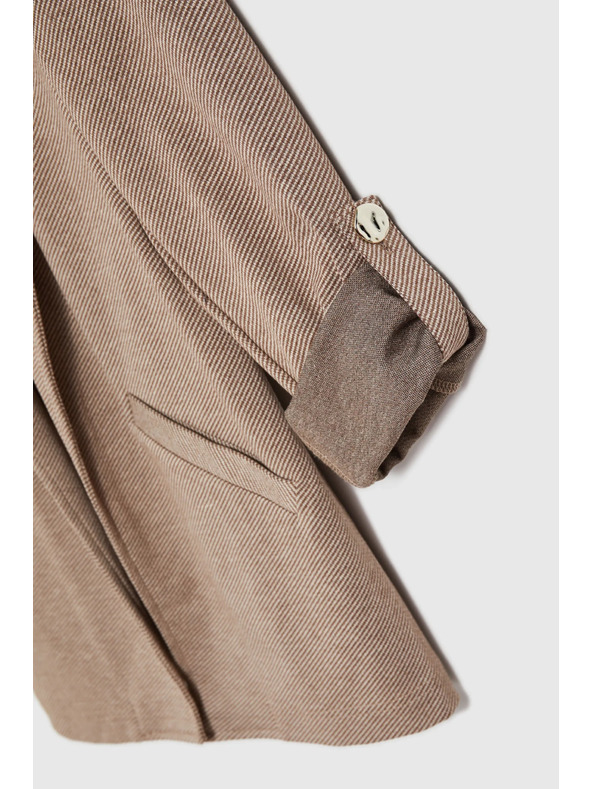 Moodo Bézsszínű zakó feltűrt ujjakkal Moodo