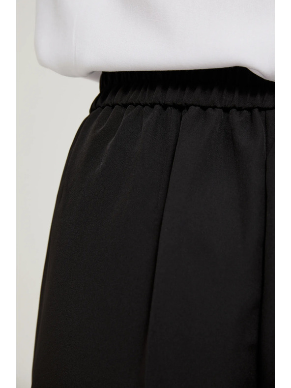 Moodo Elegáns fekete hajtásos nadrág Moodo