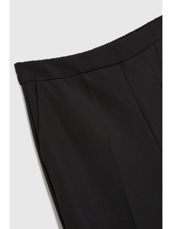 Moodo Elegáns fekete hajtásos nadrág Moodo
