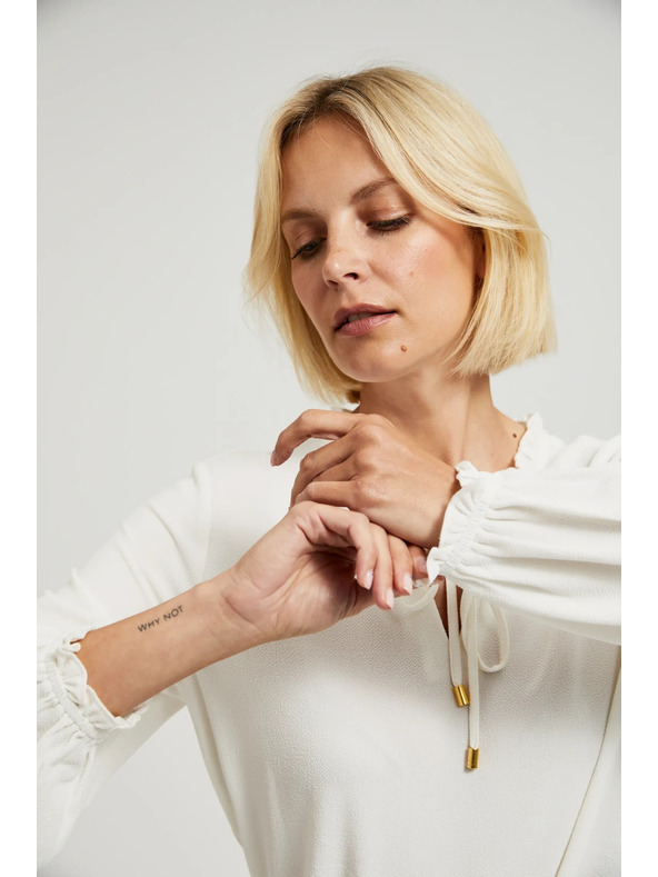 Moodo Fehér blúz megkötős nyakkivágással és felfújt ujjakkal Moodo