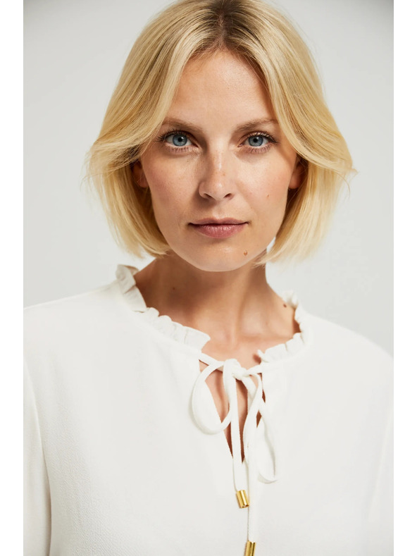 Moodo Fehér blúz megkötős nyakkivágással és felfújt ujjakkal Moodo