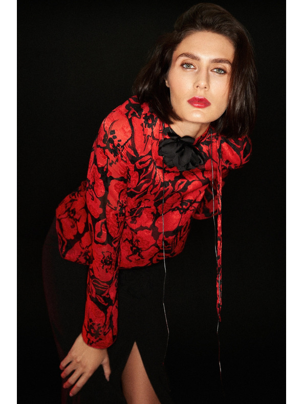 Moodo Fekete ing virágmintával és széles ujjakkal Moodo