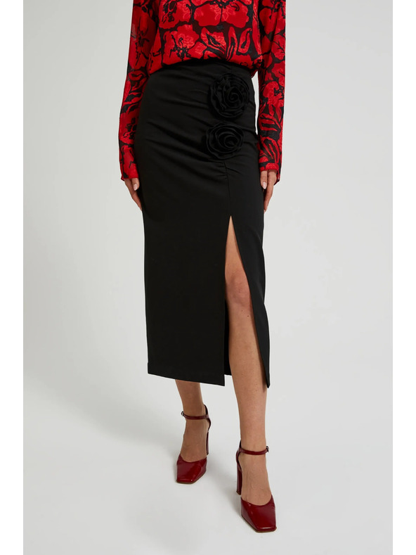 Moodo Fekete szoknya díszrózsával és hasítékkal Moodo