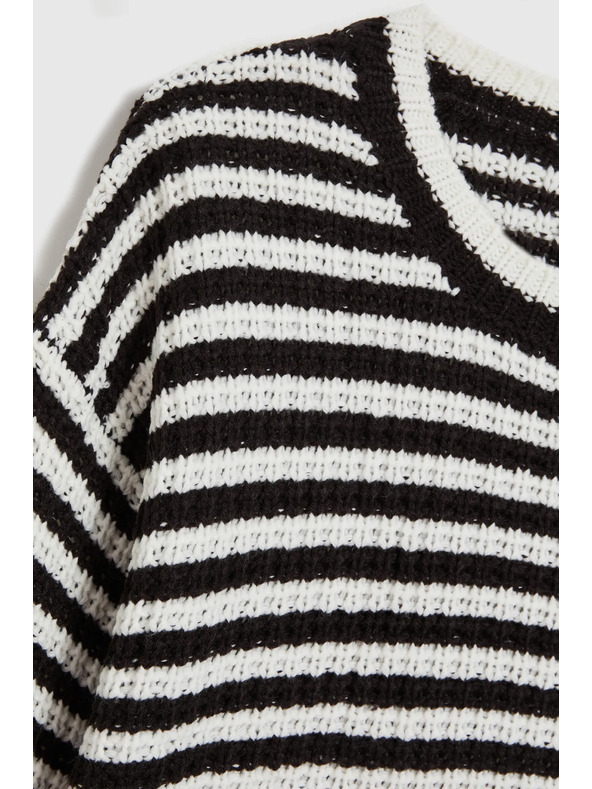 Moodo Rövid fekete-fehér csíkos pulóver Moodo