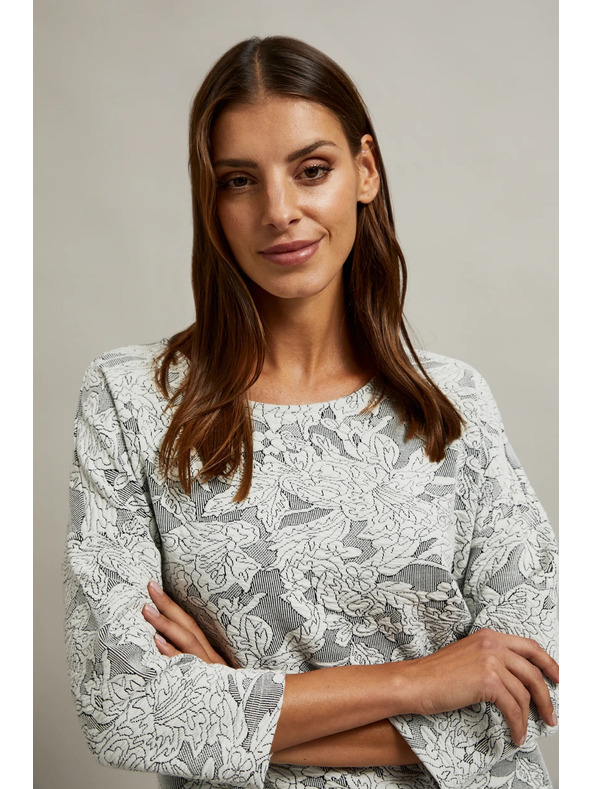 Moodo Fehér pulóver virágmintával és 3/4-es ujjal Moodo