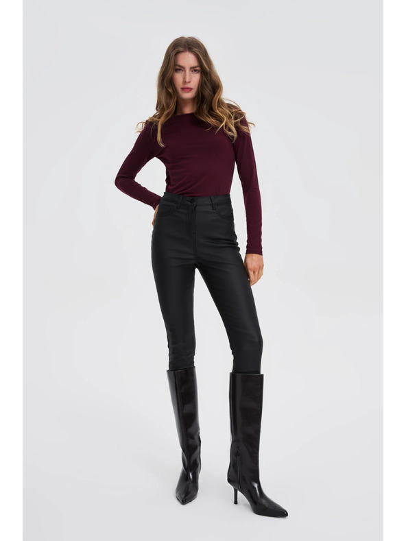 Moodo Alakformáló blúz hosszú ujjakkal bordó Moodo