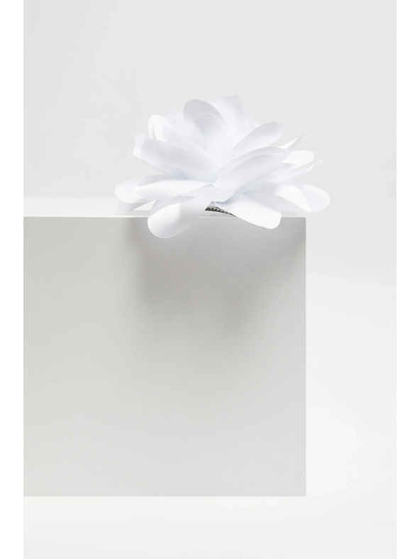 Moodo Bross anyagvirágos fehér Moodo