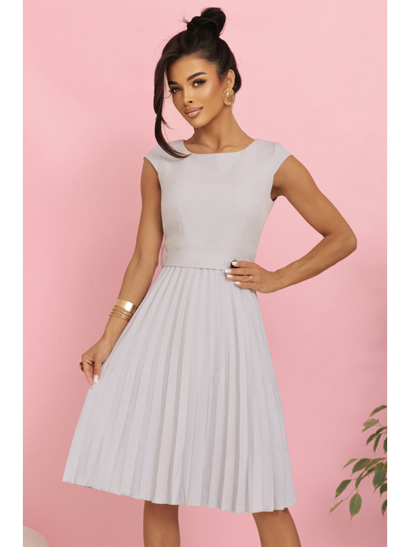 numoco LILA Pliszírozott ruha rövid ujjakkal és övvel - szürke