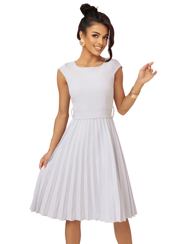 numoco LILA Pliszírozott ruha rövid ujjakkal és övvel - szürke