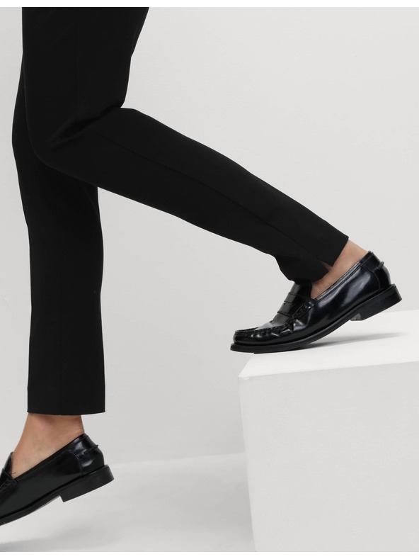 Marks & Spencer Szűk szabású csípőig érő nadrág Marks & Spencer fekete