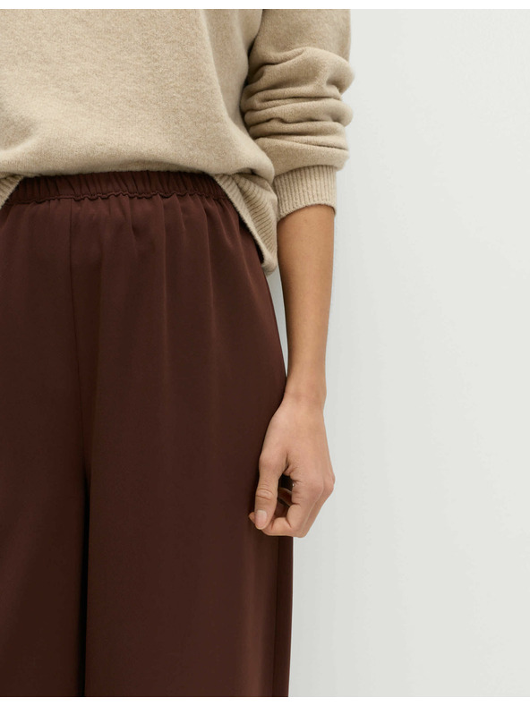 Marks & Spencer Krepp nadrág széles szárral és rugalmas derékkal Marks & Spencer barna