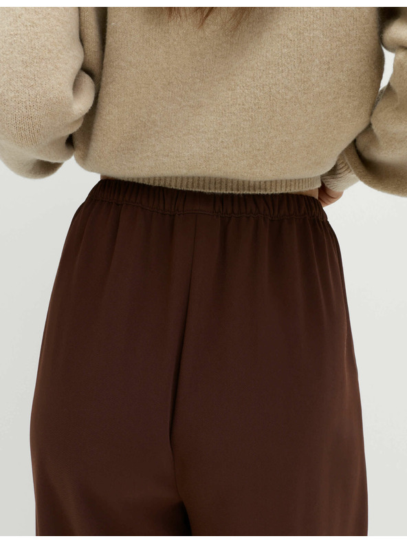 Marks & Spencer Krepp nadrág széles szárral és rugalmas derékkal Marks & Spencer barna