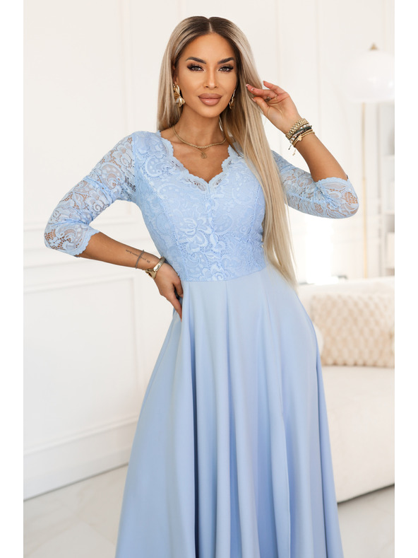 numoco AMBER Elegáns hosszú csipke ruha kivágással - világoskék
