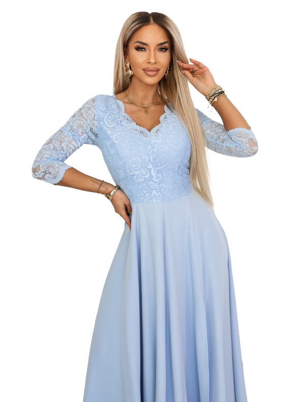 numoco AMBER Elegáns hosszú csipke ruha kivágással - világoskék
