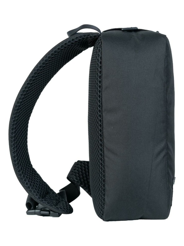 CabinZero Fekete CabinZero Classic egy vállas hátizsák (11L)