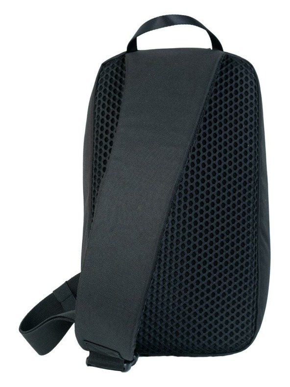 CabinZero Fekete CabinZero Classic egy vállas hátizsák (11L)