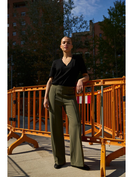 Moodo Pamutból készült blúz V-nyakkal fekete Moodo