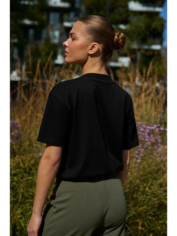 Moodo Pamutból készült blúz V-nyakkal fekete Moodo