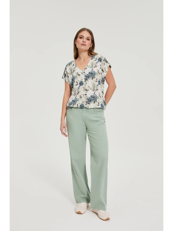 Moodo Viszközből készült blúz virágokkal olívazöld Moodo