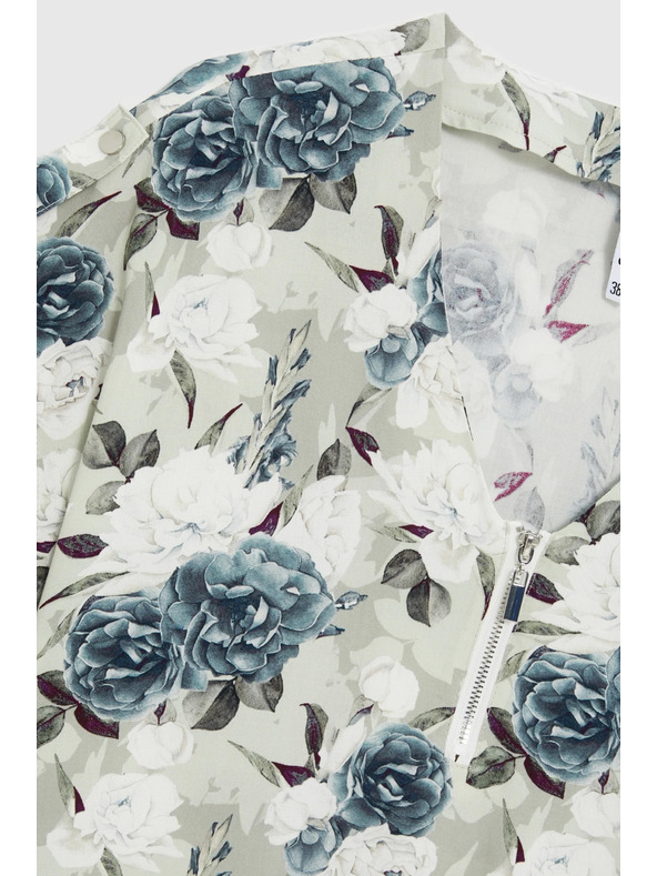 Moodo Viszközből készült blúz virágokkal olívazöld Moodo