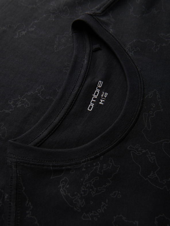 Ombre Clothing Férfi pamut póló teljes felületű nyomattal és "ombre" felirattal a mellkason - fekete V1 OM-TSFP-0263 Ombre Clothing