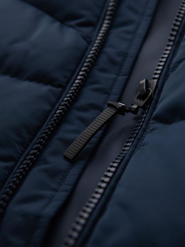 Ombre Clothing Férfi kabát aszimmetrikus steppelésével és kapucnival - sötétkék V4 OM-JAHP-0304 Ombre Clothing