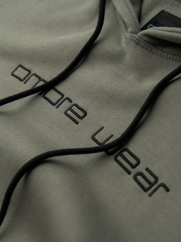 Ombre Clothing Férfi kenguru pulóver hímzéssel és kapucnival - khaki V3 OM-SSNZ-0241 Ombre Clothing