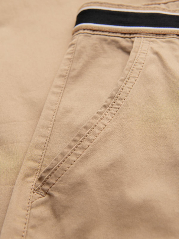 Ombre Clothing Bézs színű férfi chino nadrág dekoratív övvel Ombre Clothing