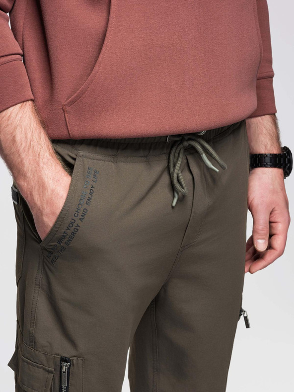 Ombre Clothing Férfi jogging nadrág zsebekkel és nyomtatással sötét olívazöld Ombre ruházat