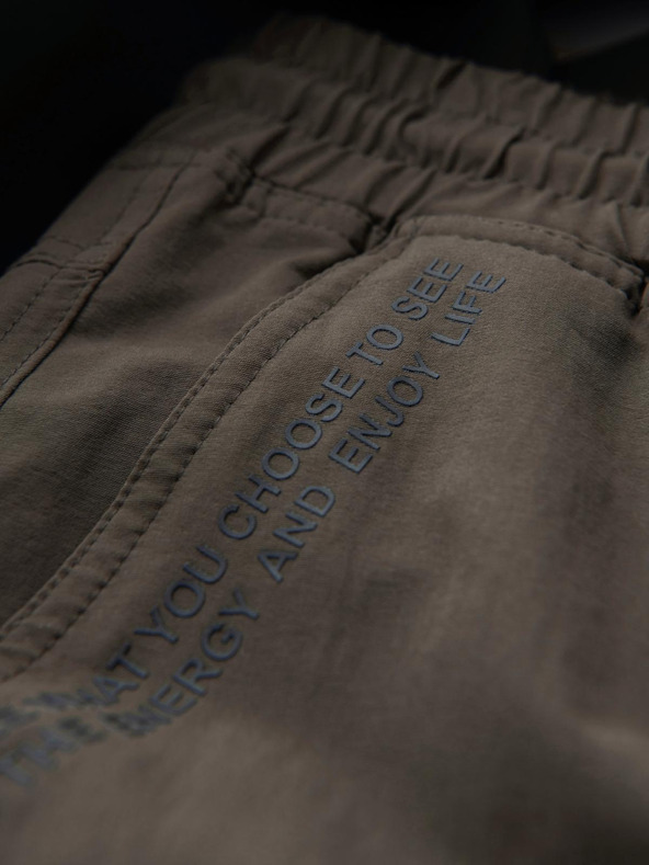 Ombre Clothing Férfi jogging nadrág zsebekkel és nyomtatással sötét olívazöld Ombre ruházat