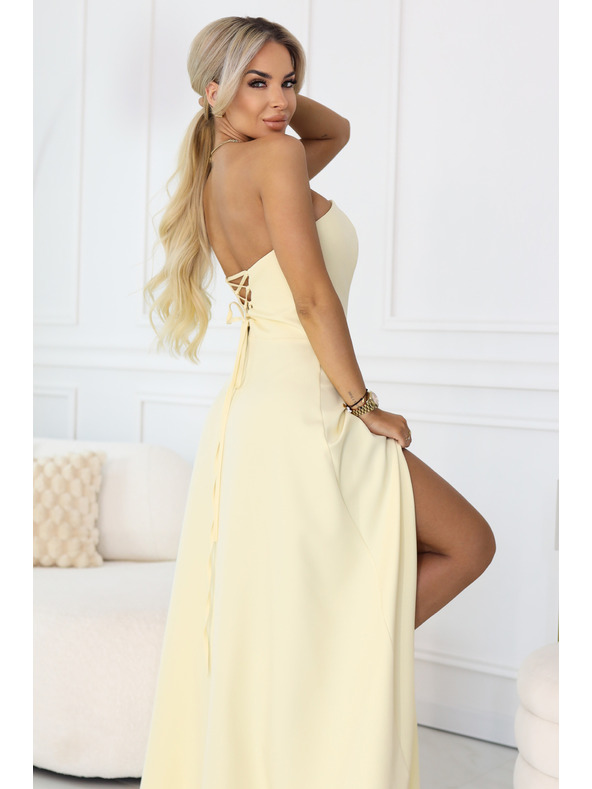 numoco ELARA Fűzős maxi ruha hasítékkal és háti kötéssel - vajszínű