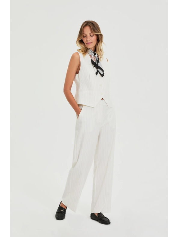 Moodo Öltönynnadrág csíkokkal fehér Moodo