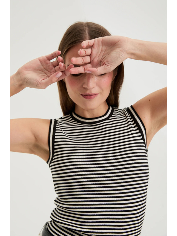 Moodo Fehér-fekete csíkos top Moodo