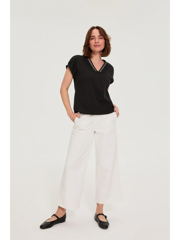 Moodo Pamut V-nyakkivágású póló fekete Moodo