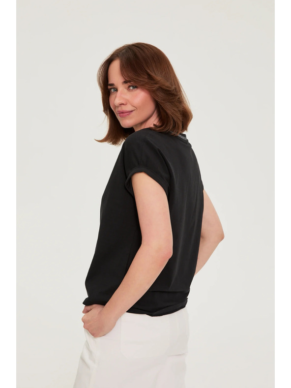 Moodo Pamut V-nyakkivágású póló fekete Moodo