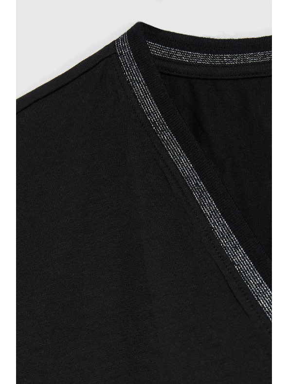 Moodo Pamut V-nyakkivágású póló fekete Moodo